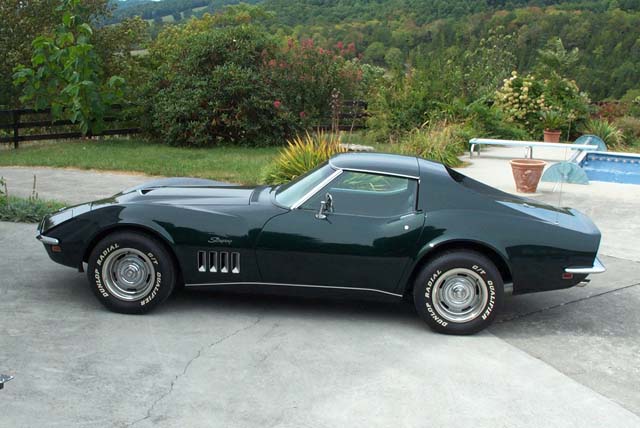 Aeropremiere Aircraft sales offers for sale a 1969 Chevrolet Corvette 